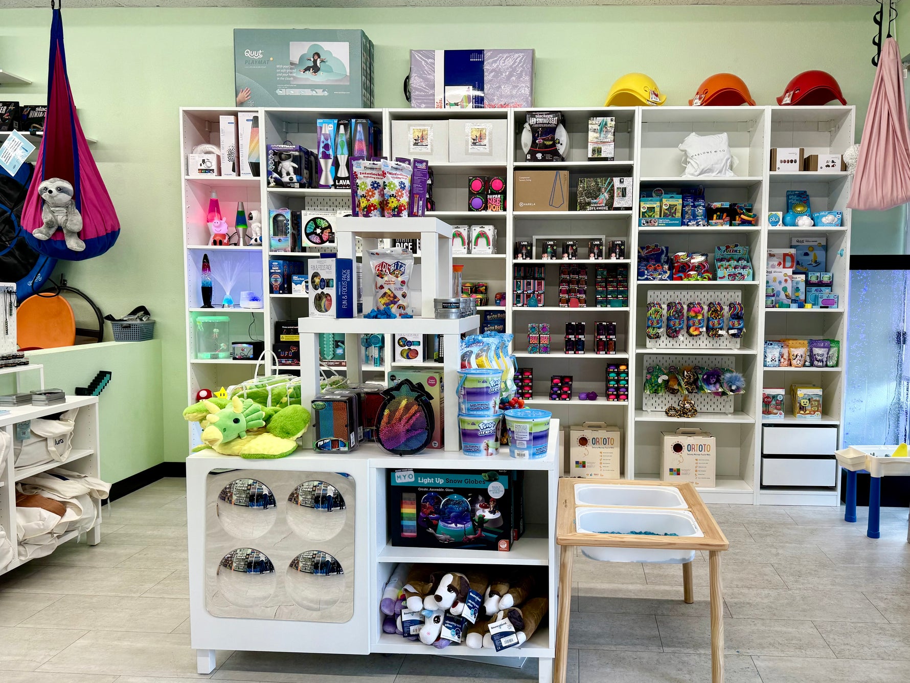 Retail store with sensory support tools