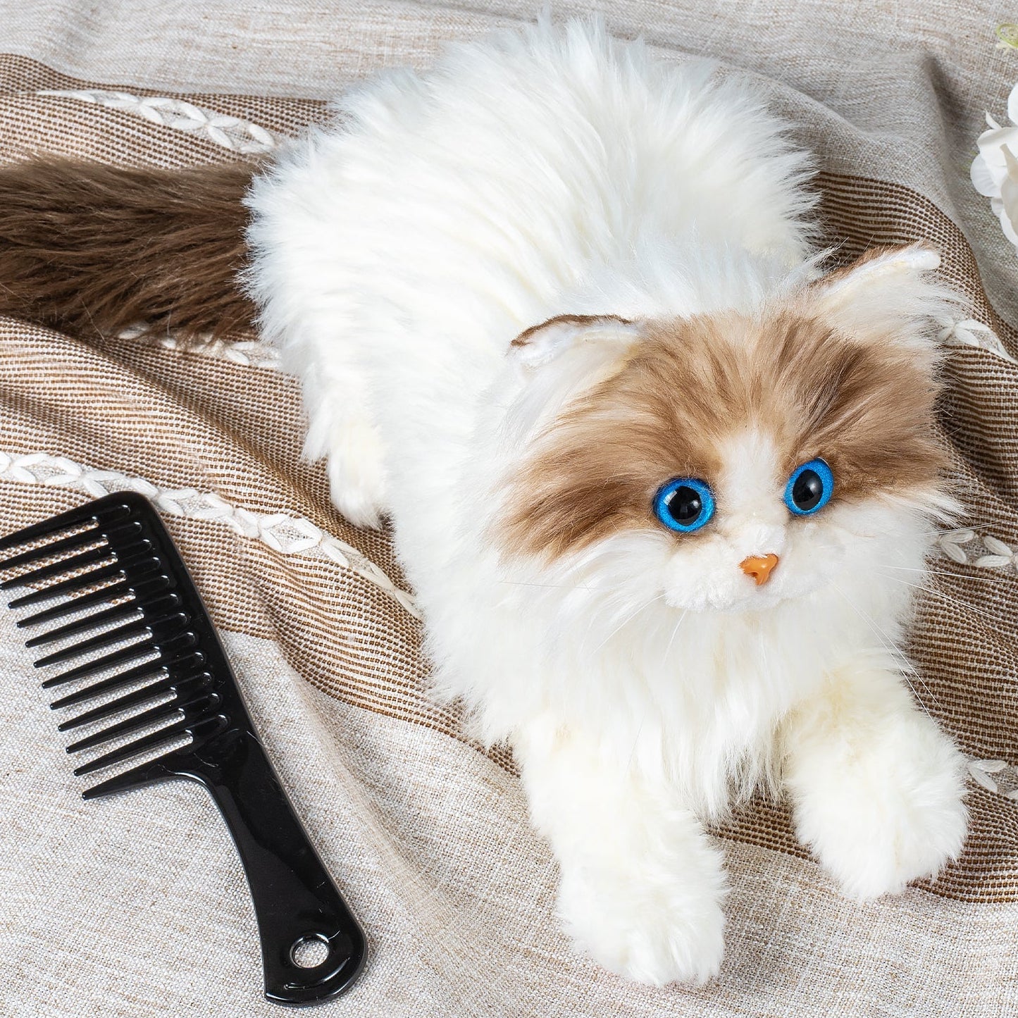 The Assistex Therapy Cat Plush with comb.