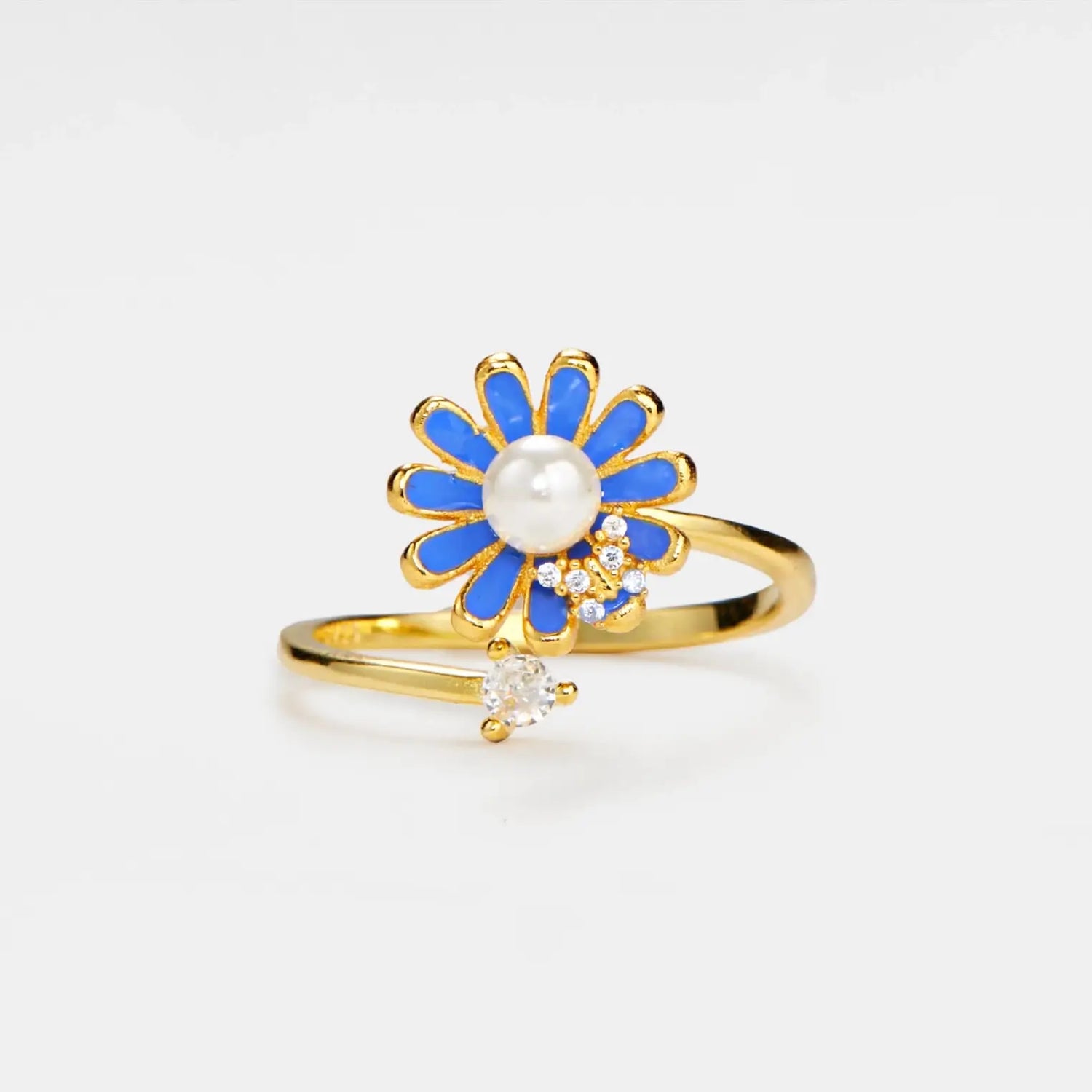 The gold colored Daisy Butterfly Spinner Ring, 925.