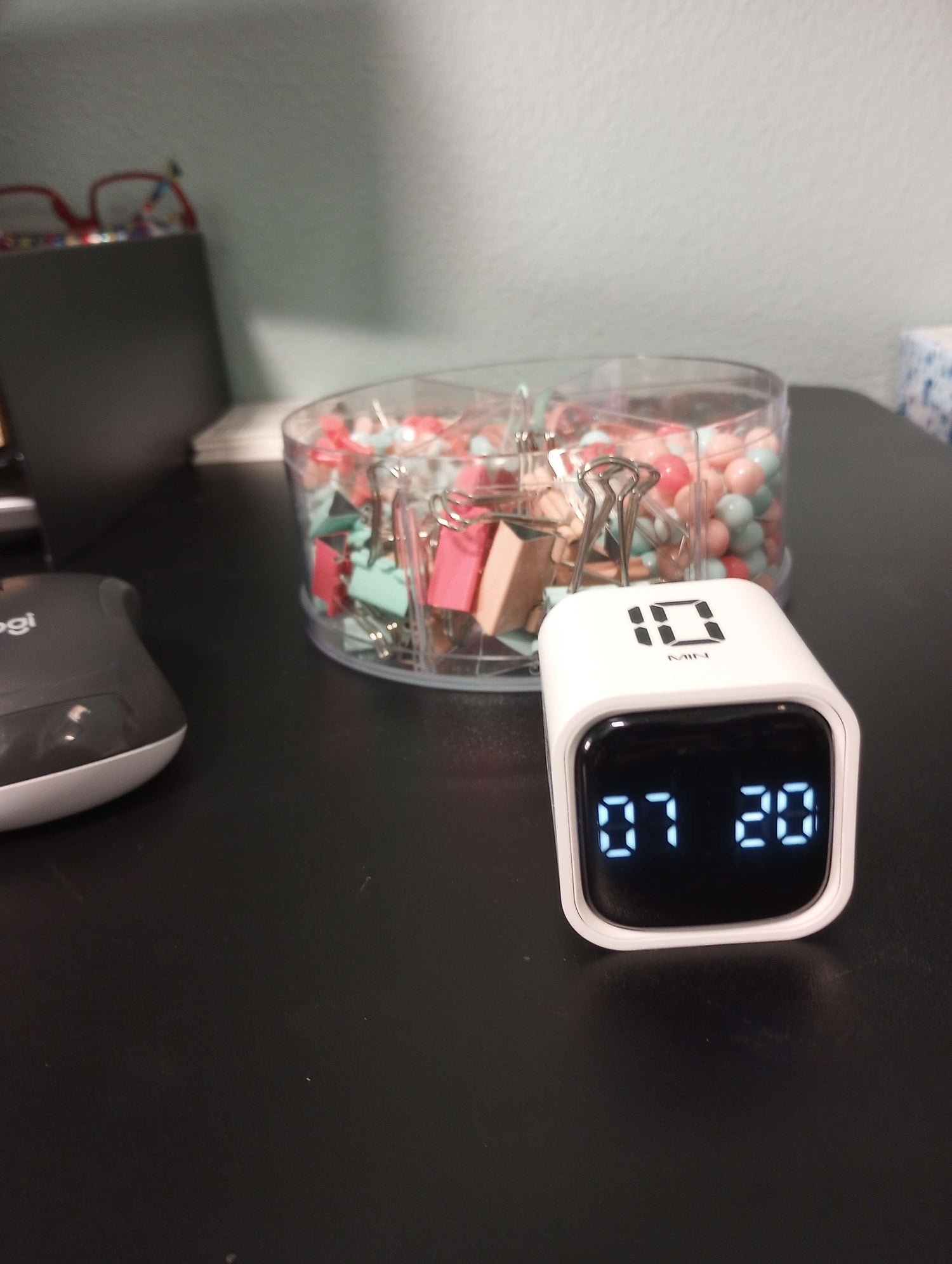 Gravity Cube Flipping Digital Timer.