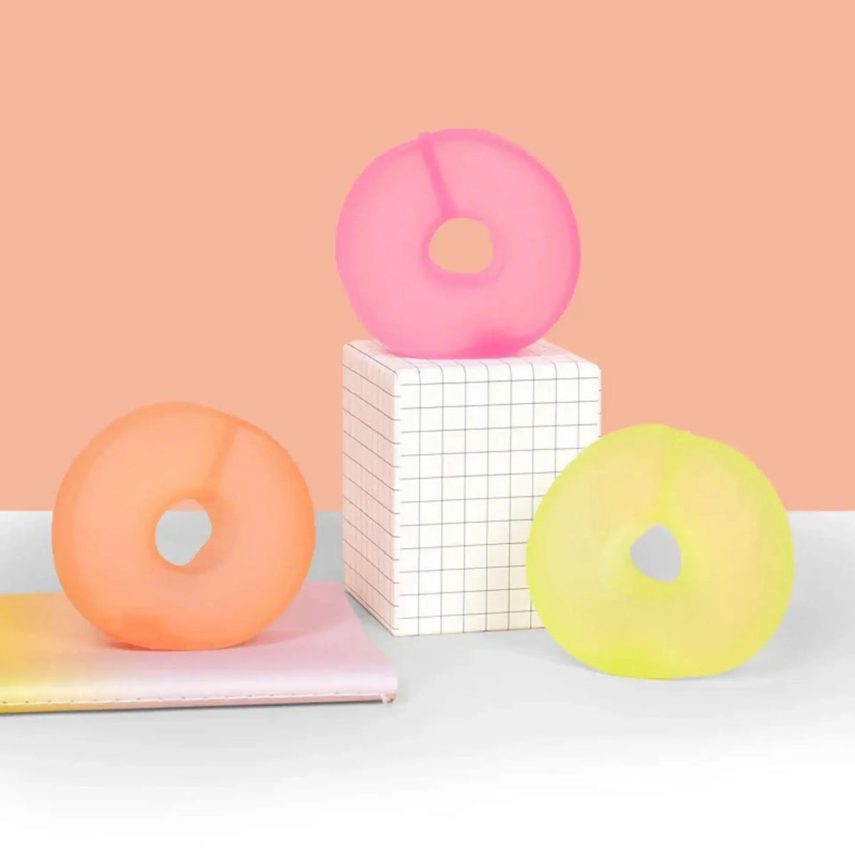The three different colors of Speks Gump Loop Warm 3-Pack in a stylized scene.