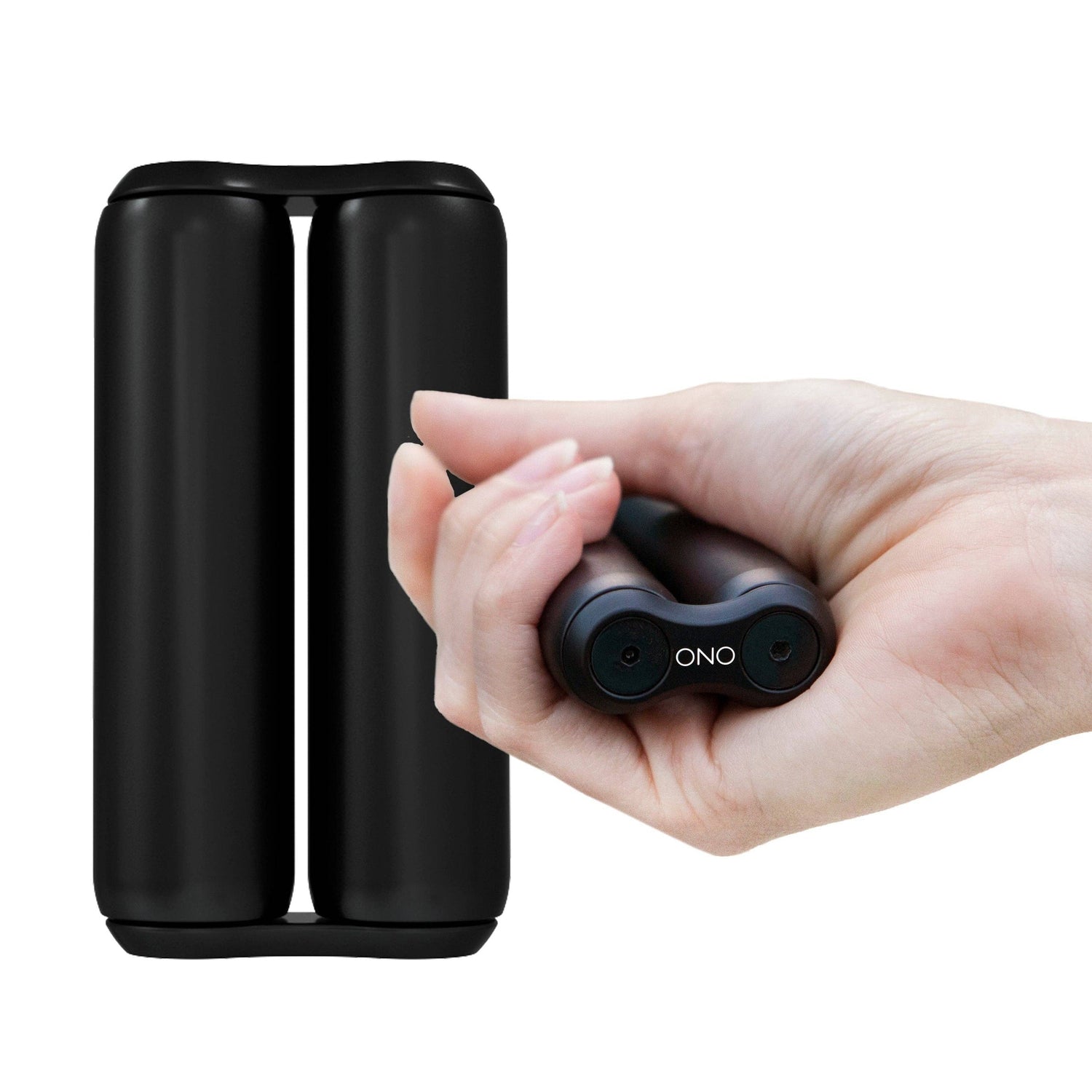 Front view of the black Ono Roller and a hand holding a set.